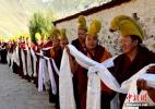 Oct. 18, 2016 -- Monks in Relayong Zhonglin Monastery welcomes the 11th Panchen Lama Bainqen Erdini Qoigyijabu with Hadas. On September 10, the 11th Panchen Lama Bainqen Erdini Qoigyijabu visited the Relayong Zhonglin Monastery. (Photo by Li Lin)