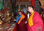 Oct. 18, 2016 -- The 11th Panchen Lama Bainqen Erdini Qoigyijabu visits Relayong Zhonglin Monastery. (Photo by Li Lin)