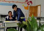 Nov. 10, 2016 -- Photo taken on Nov. 6 shows that an aid-Tibet teacher named Zhang Pei is guiding a student to draw traditional Chinese painting. [Xinhua/Zhang Rufeng]