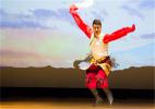 Nov. 11, 2016 -- Tibetan dancer Zewangluo performs Dancing Bells at Asia Society Texas Center.(Photo/chinadaily.com.cn)