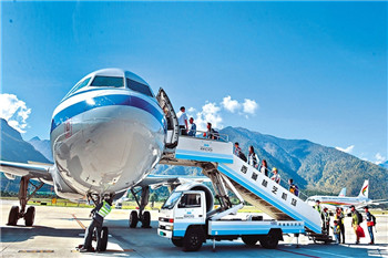 Tibet's airports see passenger throughput sustainable growth