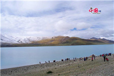Tibet's holy lake - Yamdrok Lake
