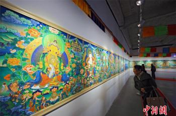 The 100-meter Thangka on display in Tianjin