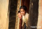 Dec. 12, 2016 -- Meaning holy land in Tibetan, Namling County is a county of Shigatse in the Tibet Autonomous Region. Photo shows kids’ bright smiles. [Photo/Tibet.cn]