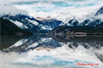 Amazing Ranwu Lake in Tibet