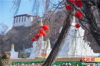 Lhasa ready for New Year festivities
