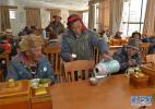 Feb. 7. 2017 -- Photo taken on Feb. 4 shows that old people with five guarantees are having lunch in the canteen of the gregarious service center in Naidong District, Lhoka City. [Xinhua/Liu Dongjun]