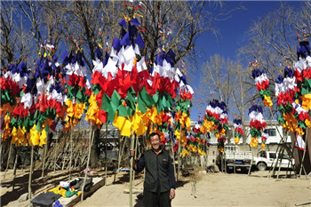 Tibetan New Year, colorful prayer flags to be hung for blessing