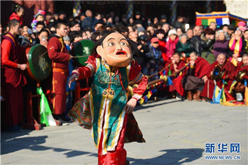 Devotees perform religious activities in Dazhao Temple, Hohhot