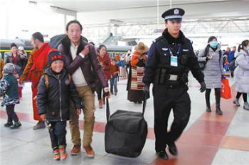 Lhasa Railway Public Security Department actively coping with returing passenger flow