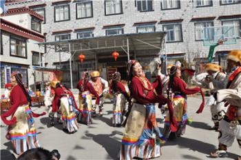 Elderly bring new year's joy to Tibetan communities