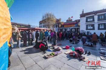Tibet's tourism warming up in warmer weather