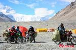May 12,2017--Volunteers transport bags of waste with their motorcycles in a cleaning campaign on the north slope of Mount Qomolangma in Southwest China`s Tibet Autonomous Region, May 10, 2017. (Photo: China News Service/Chen Taobin)