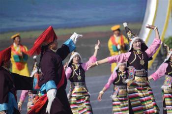Tibetan actors attend cultural, artistic performance in Sichuan