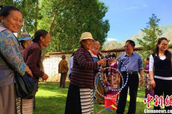 Caring activities carried out for senior Tibetan medical workers