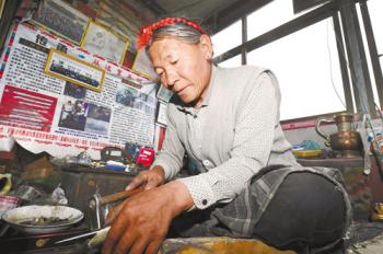 Intangible cultural heritage leads Tibetans to get rich