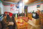 July 7,2017--Sonam Sangpo, a villager of Longgar Village, Zari Town, Lhozhag County, is watching TV with his family. [Photo/China Tibet News]