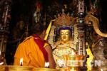 Aug.7,2017--Photo shows the Panchen Lama presents a khata to the statue of Sakyamuni Buddha and spread gold powder on the Buddha. 