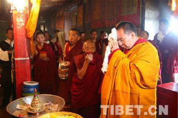 Panchen Lama prays at Tashilhunpo Monastery