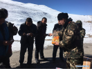 Nov.2,2017--An armed police soldier sends food to drivers and passengers in Nagqu Prefecture of southwest China`s Tibet Autonomous Region, Nov. 1, 2017. Nearly 1,000 vehicles have been stranded on National Highway 109 in here due to heavy snow, local authorities said Wednesday. Continuous snowfall has hit the prefecture`s Amdo County since Sunday, causing icy and snow-covered road conditions. Police, ambulances and automobile maintenance workers have been dispatched to the rescue. (Xinhua/Wang Xingquan)