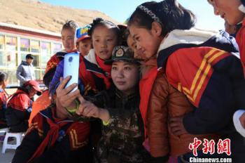 Students in Tibet’s border areas understand the world outside mountains