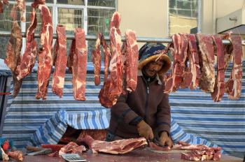 Winter in Tibet is the time for making meat jerky