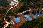 Jan. 9, 2018 -- The Nuorilang Waterfalls in the Jiuzhaigou scenic area, as pictured in November, partly collapsed (as marked in the circle) after the earthquake in August. [HUA XIAOFENG/FOR CHINA DAILY]