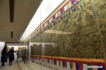 People view Tibetan art of scroll painting 