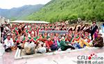 Feb. 1, 2018 -- The `Maer` circle dance originating from the Maer Village in the Tsenlha County, southwest China`s Sichuan Province has a long history that can date back to over one thousand years ago. The dance features unique cultural characteristics of Jiarong Tibetan and was included as a Sichuan provincial intangible cultural heritage item in 2007. [Photo/cri.cn]