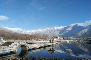 Snow scenery of Lhasa at the beginning of the year
