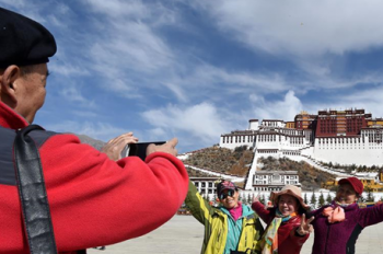 ​Tibetan tourism warms up