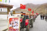 Mar. 29, 2018 -- To celebrate the 59th anniversary of the emancipation of Tibetan serfs, the Naer Industrial Group Corporation in Shigatse City distributes Tibetan furniture and household appliances to the local masses, while a tractor team is organized by the local people to express gratitude for a happy life. [China Tibet News/Zhang Bin]