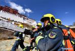 April 4, 2018 -- Firefighters take part in an emergency drill at the Potala Palace in Lhasa, southwest China`s Tibet Autonomous Region, April 2, 2018. (Xinhua/Jigme Dorgi)