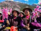 April 17, 2018 -- People watch folk art performance during a kick-off ceremony for tourism season in Gongbo`gyamda County, southwest China`s Tibet Autonomous Region, April 15, 2018. (Xinhua/Liu Dongjun)
