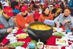 April 23, 2018 -- Photo shows Lunang`s second banquet event of stone pot. [Photo/China Tibet News]