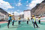 May 8,2018--Photo shows students are practicing volleyball on the PE class in a primary school of Chamdo, southwest China`s Tibet Autonomous Region. [China Tibet News/Phentog, Tangbin]