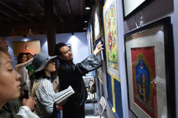 Exhibition tour on Tibetan cultural creations held in Nanjing