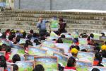 June 5,2018--Workers are explaining the knowledge of lightning prevention and disaster reduction. [China Tibet News/Wang Fei]