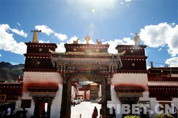 How do monasteries in Tibet prevent against fires?