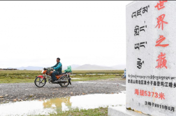 Postal service staff perform delivery task in China’s highest township in Tibet