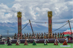 Aug.10,2018--Photo taken on Aug. 8, 2018 shows the opening ceremony of a horse racing festival in Damxung County, southwest China`s Tibet Autonomous Region. Dangjiren horse racing is originated from military parade of Mongolian cavalry since 17th century. (Xinhua/Cen Yunpeng)
