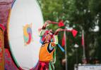 Aug.27,2018--A man gives a drum performance at the opening ceremony of the 16th Qomolangma Culture and Tourism Festival in Xigaze, southwest China`s Tibet Autonomous Region, Aug. 26, 2018. (Xinhua/Liu Dongjun)