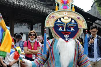 Tibetan opera performance staged in Wuzhen, China’s Zhejiang