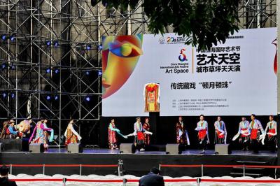 Actors stage Tibetan opera during Shanghai Int'l Arts Festival