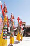Nov. 7, 2018 -- Photo shows a local ethnic art group staging performances in Sagya County of Shigatse City, southwest China`s Tibet Autonomous Region. [China Tibet News/Zhang Bin]