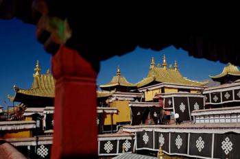Gold-plated Potala Palace gets repair