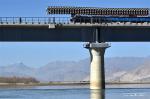 Nov. 27, 2018 -- A worker lays tracks on the Yarlung Zangbo River bridge of the Lhasa-Nyingchi section of the Sichuan-Tibet Railway in Gonggar County of southwest China`s Tibet Autonomous Region, Nov. 26, 2018. The Yarlung Zangbo River bridge, the first cross-river bridge on the Lhasa-Nyingchi section of the Sichuan-Tibet Railway, started its track laying on Monday. (Xinhua/Chogo)