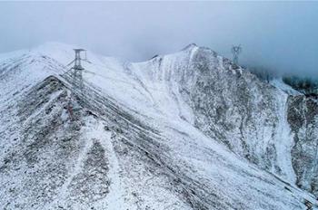 World’s highest power lines set in Tibet