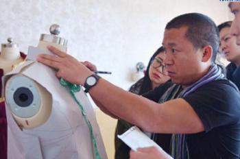 Pic story of fashion designer in Tibet 