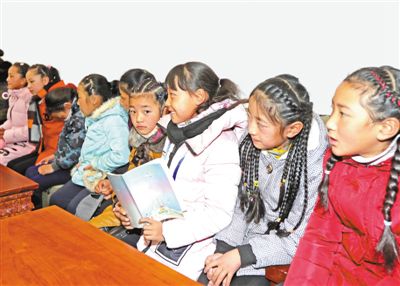 Students in Lhasa enjoy colorful learning activities during winter vacation
